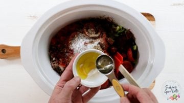 Mixing thickener and adding to the chili