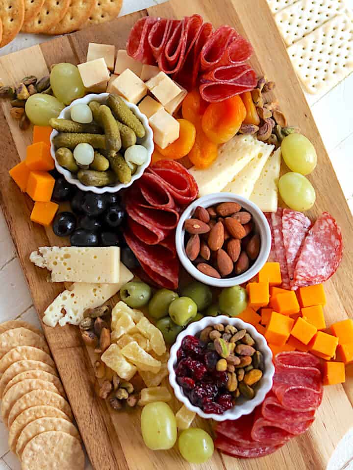 Christmas Charcuterie Board 3 Easy Designs Seeking Good Eats